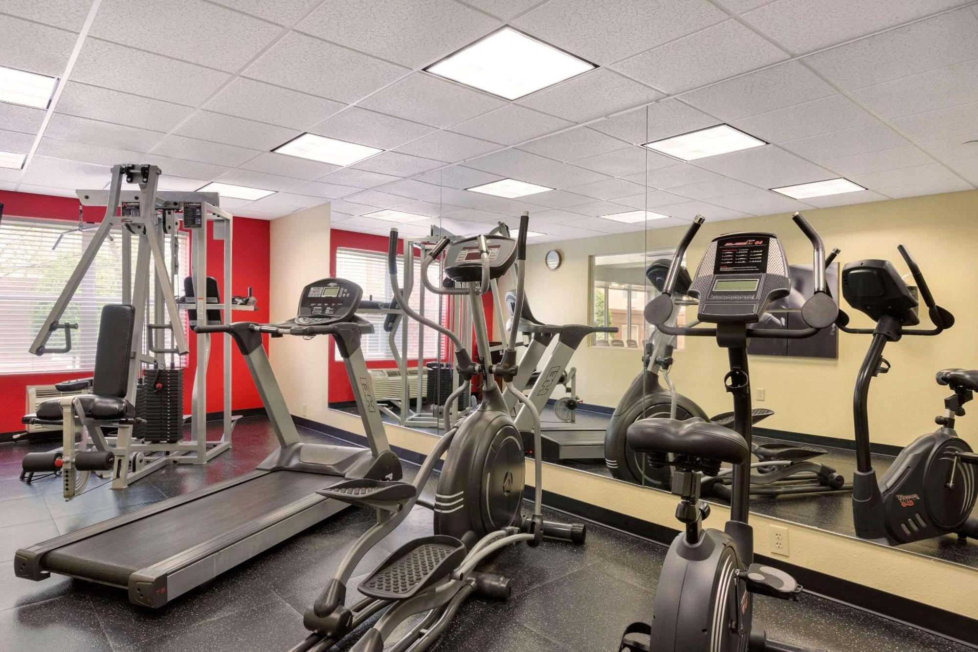 Country Inn & Suites By Radisson, Chester, Va מראה חיצוני תמונה
